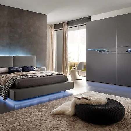 לינה וארוחת בוקר The Attico 4*