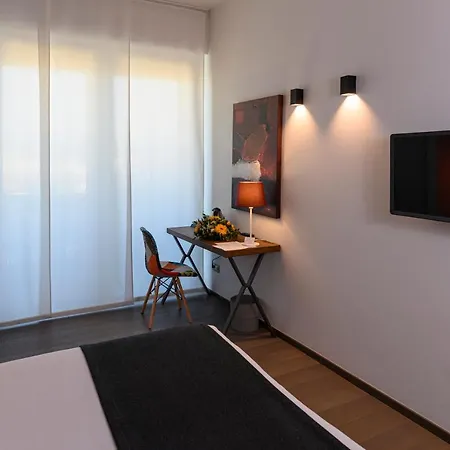 לינה וארוחת בוקר The Attico 4*